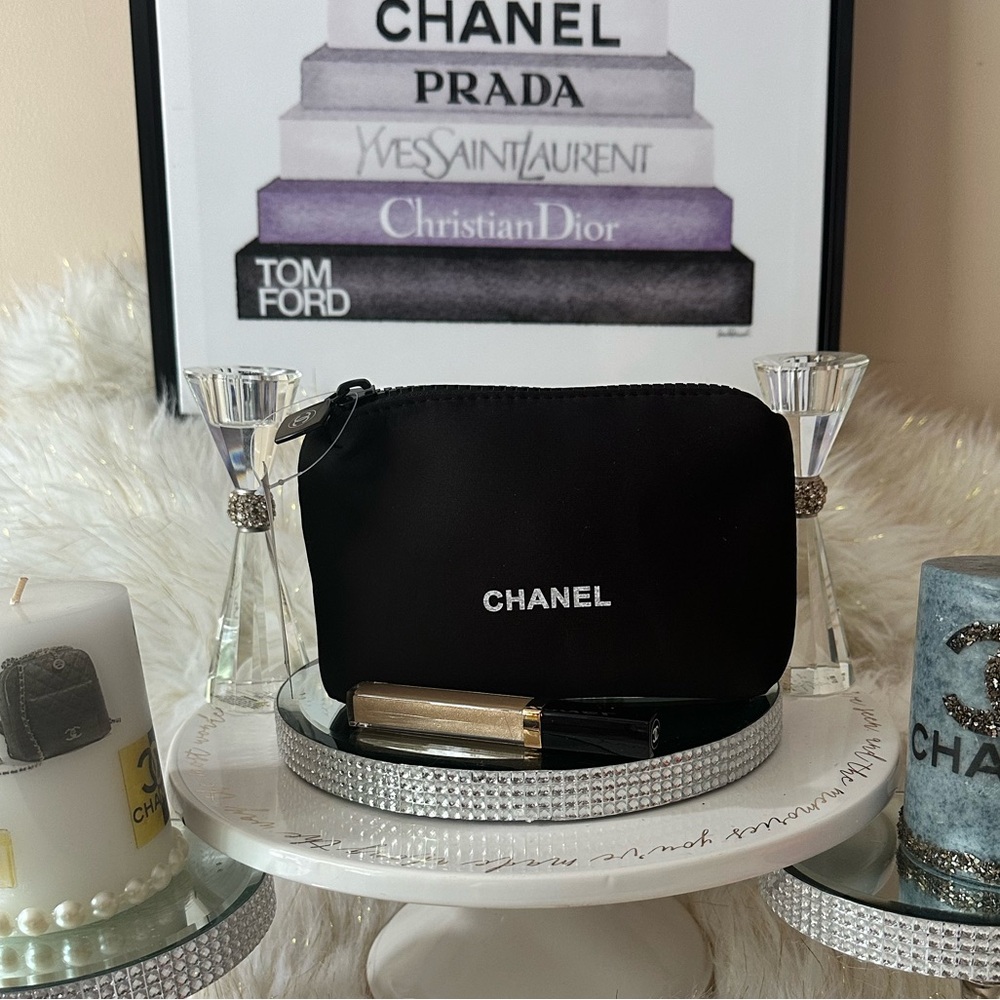 Chanel  (Cosmetic Bag )